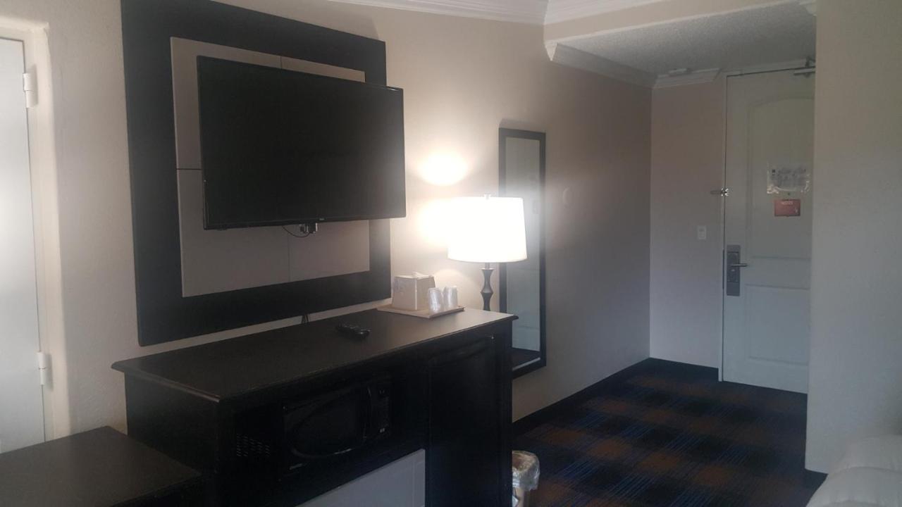 Regency Inn & Suites Pensacola Eksteriør bilde