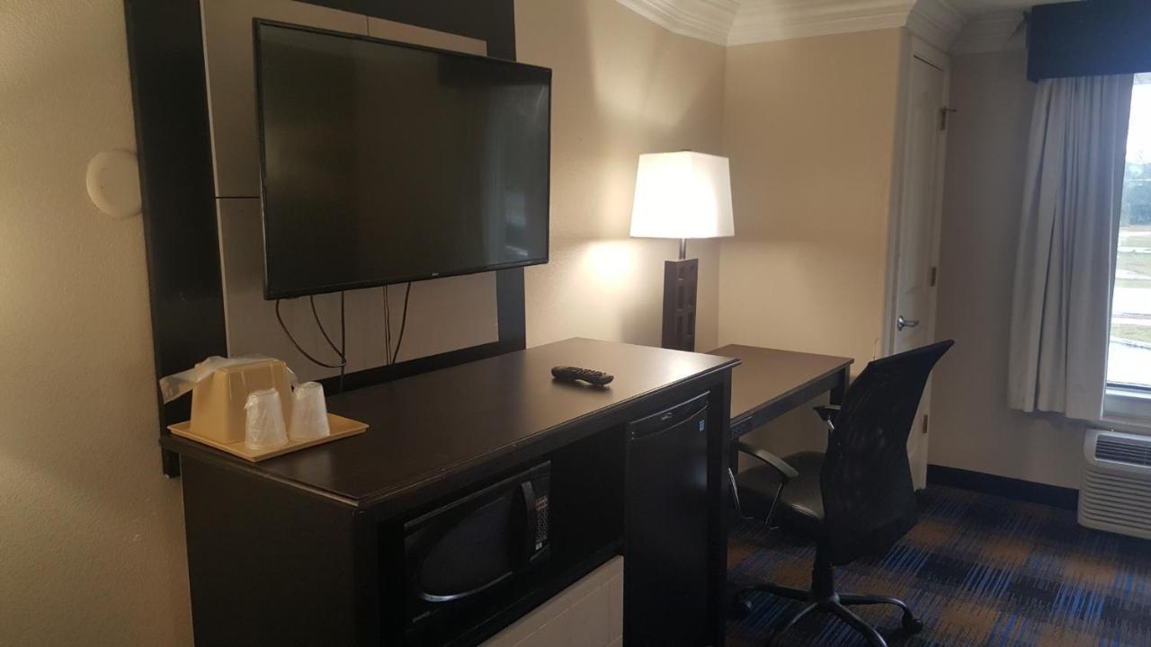 Regency Inn & Suites Pensacola Eksteriør bilde