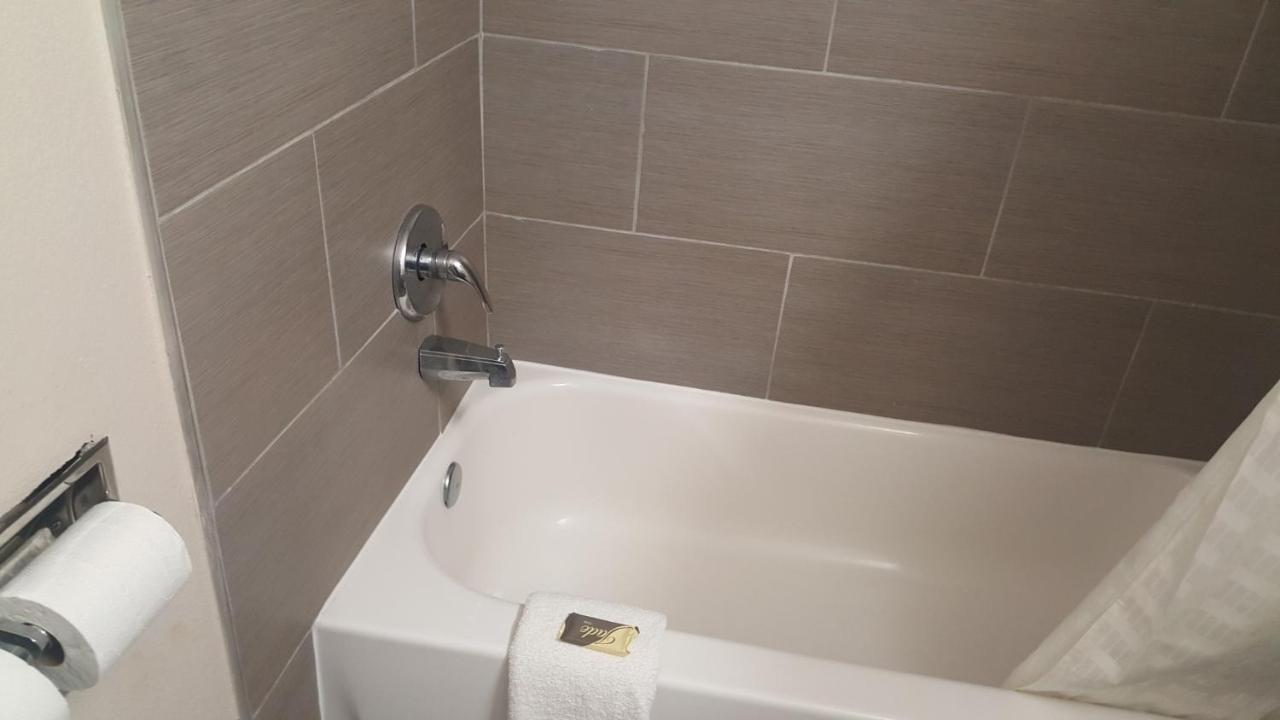 Regency Inn & Suites Pensacola Eksteriør bilde