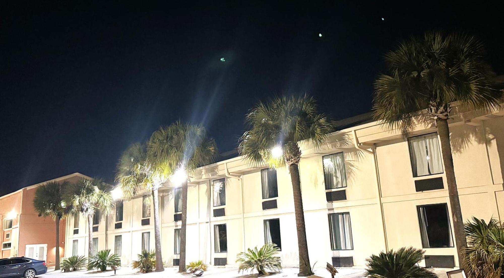 Regency Inn & Suites Pensacola Eksteriør bilde